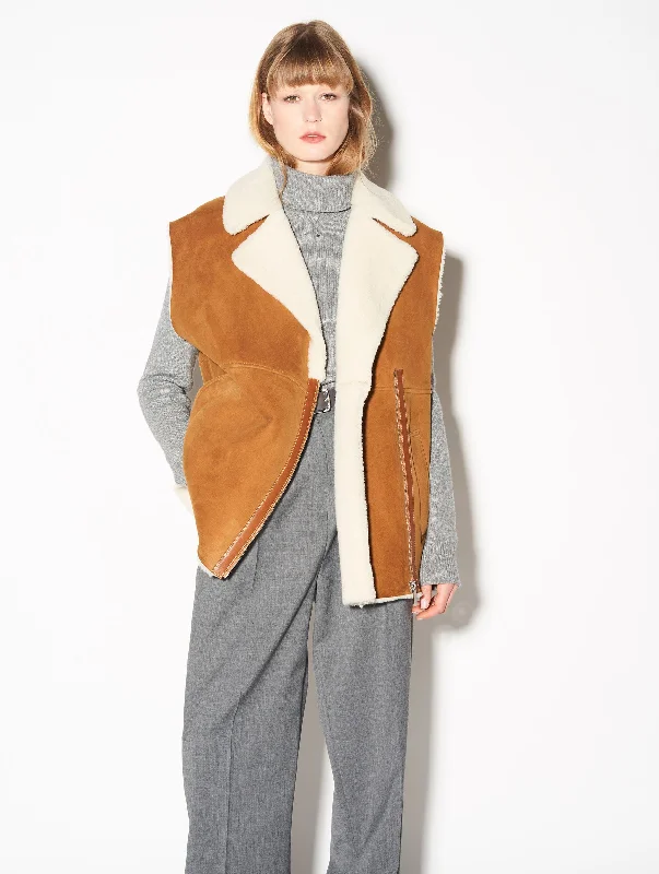 Sleeveless camel shearling jacket