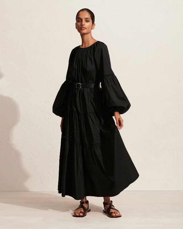 VOLUMINOUS TIERED DRESS / BLACK